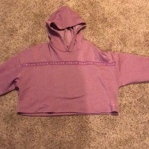 Under Armour super cute rustic pink color. It’s a small but baggy and cropped
